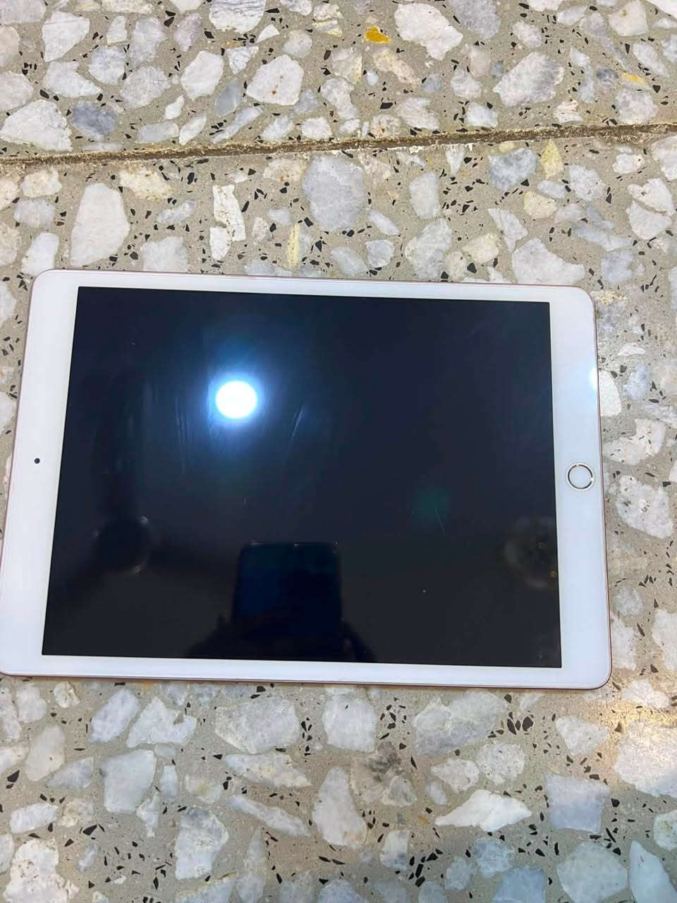 السلام عليكم ايباد 8 iPad للبيع بطارية 90 نضيف جدا مداخل تصليح سعرة ١٧٠ وبيه مجال للتواصل واتساب ***********
