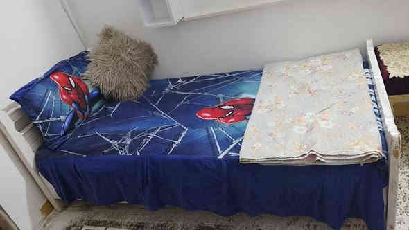 بوفيه حطاطه للبيع
القياس 2متر وربع نضيفه وجديده 
سعرها 150قفل 
سرير عدد 2 نضاف و جدد هنة و الدوشك السعر 50 الواحد 
المكان التأميم الشقق البيض للإستفسار ***********
