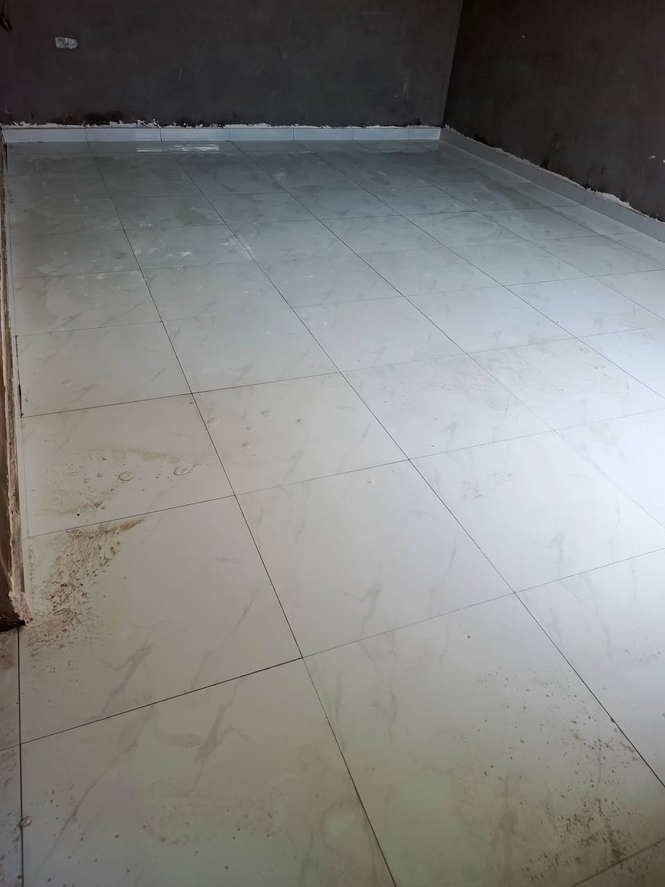 خلفه سراميك درجه اوله ارضي وجداري تسليم مهندس واسعارنه مناسبه وعملنه نظيف
*********** بيه واتساب
