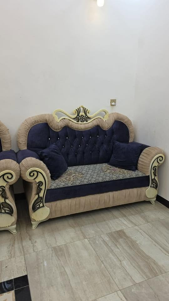 تخم عشر مقاعد شغل اربيل نظيف جدا مابي اي كسر
وميز بلازما كلش نضيف وجـديد 
علق تم يجيك السعر


**إذا كنت صاحب هذا الإعلان وتريد حذفه لأي سبب، رجاءا أرسل رسالة إلى الدعم الفني**