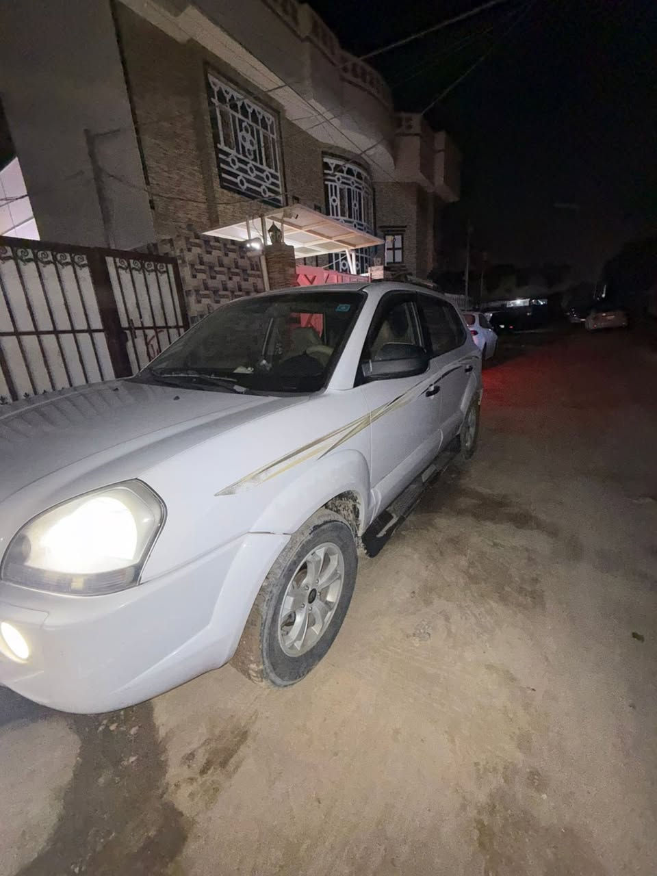 السلام عليكم 
توكسان خليجي ٢٠٠٩ رقم بابل الدولي باسمي كفالة عامة ماعدا طعجة صغيرة بالصندوك واضحة بالصورة واشخوط بالكت فقط 
السيارة تخم تاير جديد
باتري جديد
دوشمة جلد شركة
ارضية جلد 
شاشة اصلي ضمان 
كامرة دوارة اصلي ٣٦٠ درجة
حساسات خلفية بلاد
تبريد ثلج ⛄️
خمسة ويل كب 
منضومة زينون اصلي ضمان ٣ سنوات 
‼️ منضومة غاز ايطالي للتقليل صرف الوقود‼️
محرك سته سلندر ٢٧٠٠ 
السعر ١٢٤ $ وبيها مجال قليل 
مكانها بابل المركز
للاستفسار ***********
متواجد واتساب.
