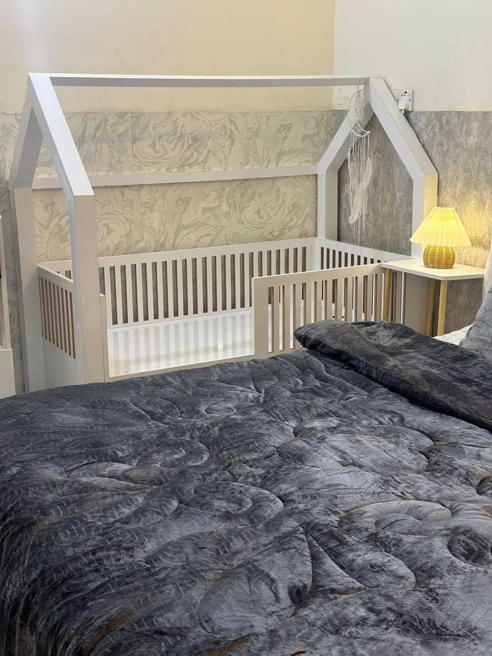 غرفة طفل للبيع سرير ومجرات وستاند خشب ثكيل والسرير يكفي لعمر سبع سنوات واكثر  السعر جدا مناسب مقارنة بنظافتها وجوده الخشب


**إذا كنت صاحب هذا الإعلان وتريد حذفه لأي سبب، رجاءا أرسل رسالة إلى الدعم الفني**