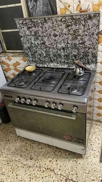 للبيع الكاونتر ب٣٠٠ غرفة نوم نضيفه ب٤٥٠  الطباخ ب٢٥٠ وبيهن مجال للطيبي...