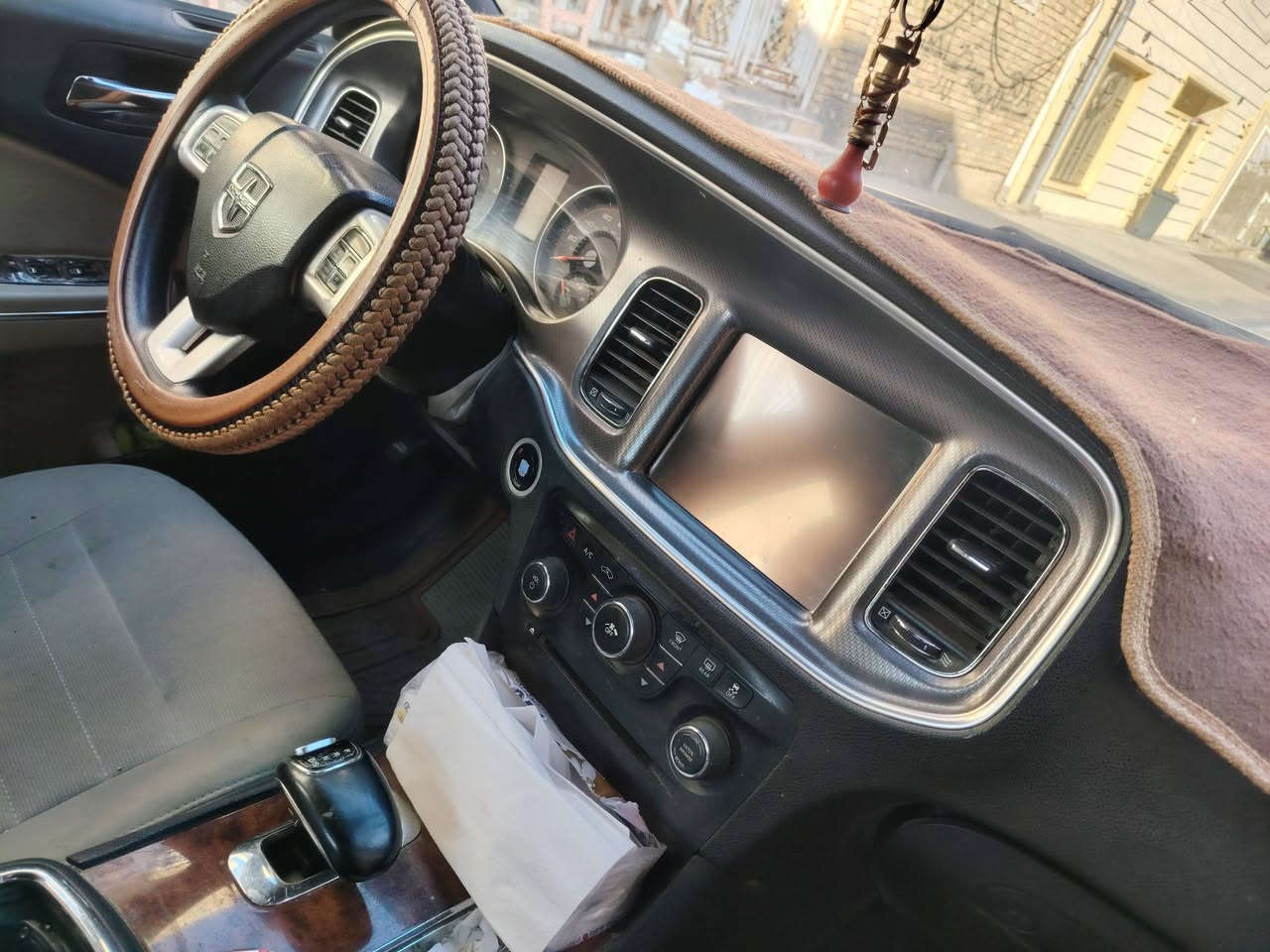 السلام عليكم كل عام وانتم بخير وصحة وسلامه نشالله عندي جارجر موديل 2014خصوصي اسود  سياره جاهزه رقم بغداد نكليزي بسمي تخم تاير حداديه كير مكينه 3600 شاشه جبيره كير طياره حادثه بنيد مرجعينه نفسيته وبيه شويه شخوط وكل هاي التفاصيل *********** سعره 155
