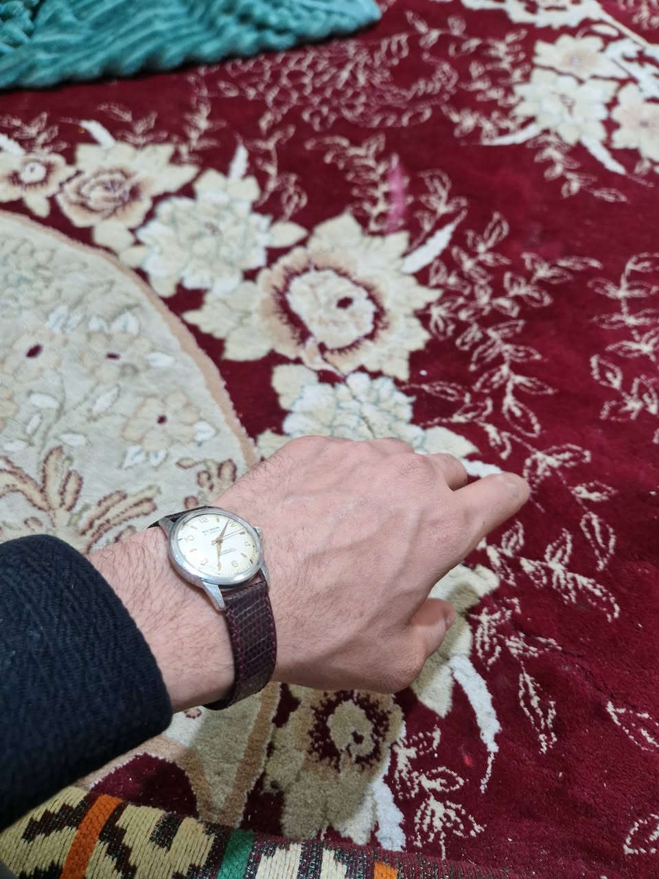 سلام عليكم ساعة سويسري فنتج انتاج ٥٠  نصب تكويك الساعة كلش حلوة بالبس نازكة
مينة  شكل جميل نازك   مثل ما موضح ونضيفة جدا نادر هيج ساعة انتاج ٥٠ هيج نضافة ولا مستبدل  اي قطعة من المكينة    سعر الساعة ٩٦ وبيهة مجال   اي استفسار راسلني وانة خادم


**إذا كنت صاحب هذا الإعلان وتريد حذفه لأي سبب، رجاءا أرسل رسالة إلى الدعم الفني**