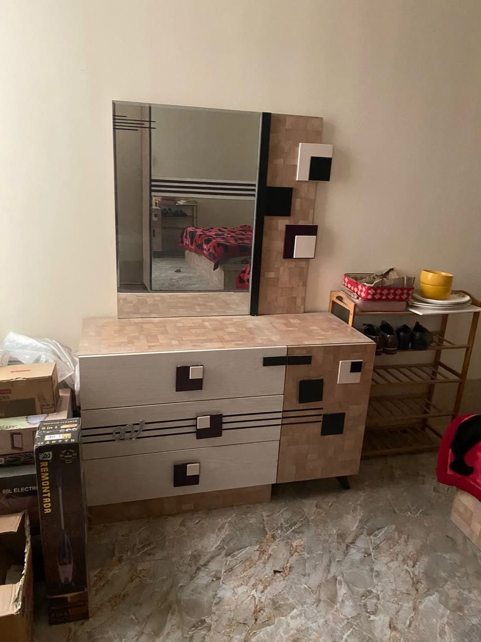 غرفه للبيع مكان دوره ابوعيثه السعر ٤٠٠ هذا رقمي    ‭٠٧٧١ ٢٢٨ ٨١٩٨‬
