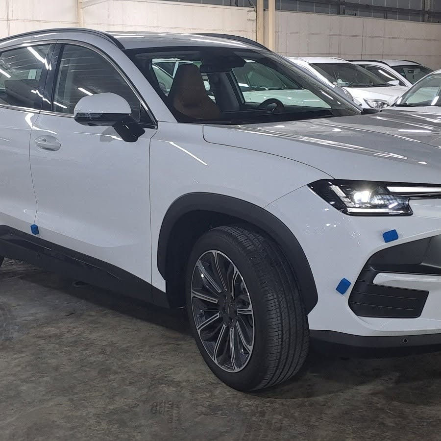 ♦️⁨ ‎سوئيست S06 1.6L PREMIUM2️⃣0️⃣2️⃣6️⃣♦️

‎العداد: 3000كم

‎المحرك: 4 أسطوانات 1.6L  تيربو 197 حصان
‎العزم (نيوتن-م.): 290
‎ناقل الحركة: اوتوماتيكي دبل كلاتش من 7 سرعات
‎استهلاك الوقود: 8 لتر لكل 100 كم

‎الضمان الأساسي: 6 سنوات أو 200,000 كم (أيهما أولا)
‎ضمان المحرك: 10 سنوات أو 1،000،000 كم (أيهما أولا / للمالك الأول)

المواصفات:
‎*إطارات قياس 20 إنچ
‎*فتحة سقف بانوراما 1.1 م
‎*شاشة عرض ترفيهية قياس 15.6 إنچ
‎*شاشة عدادات رقمية قياس 10.25 إنچ
‎*مقصورة الركاب من الجلد الفاخر
‎*مقعد السائق والراكب كهربائي
‎*مقاعد السائق والراكب مبردة
‎*كاميرات محيطية 540 درجة
‎*مثبت سرعة مع رادار تفاعلي 
‎*نظام مراقبة النقطة العمياء 
‎*نظام تحذير مغادرة المسار
‎* نظام المساعدة للبقاء في المسار
‎*نظام الكبح التلقائي في حالة الطوارئ
‎*نظام القيادة شبه الذاتية
‎*نظام الفرامل اليدوية الاوتوماتيكي Auto hold 
‎*نظام التحكم بنزول المنحدرات
‎*حساسات أمامية
‎*حساسات خلفية
‎*نظام التحذير من التصادم الأمامي والخلفي 
‎*نظام ابل كار بلاي واندرويد أوتو لاسلكي
‎*نظام صوتي متطور 8 سماعات من Sony 
‎*بلوتوث / هاتف السيارة
‎*إنارة محيطية لون ازرق
‎*إنارة ترحيبية
‎*صندوق كهربائي 
‎*المرايا الجانبية قابلة للطي كهربائياً ومدفئة
‎*مصابيح أمامية أوتوماتيكية LED مع مصابيح نهارية LED
‎*نظام التحكم الذكي بالإنارة العالية
‎*نظام تقنية الهواء بالايونات PM2.5
‎*فلتر تنقية الهواء (N95)
‎*دخول ذكي (بصمة)
‎*تشغيل عن بعد
‎*خاصية إغلاق الشبابيك وفتحة السقف عن بعد 
‎*شاحن هاتف لاسلكي سريع
‎*ماسحات الزجاج الامامي مع حساس للمطر
‎*مسند الذراع الوسطي مع ثلاجة
‎*وضعيات قيادة متعددة 
‎*نظام مراقبة ضغط الإطارات
‎*وسائد هوائية امامية وجانبية عدد 6

اشتري بثقه 💯 
عراقنا المتحدة لتجارة السيارات 
بغداد معارض البياع شارع المدخل 
***********
