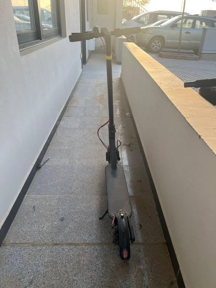السلام عليكم
سكوتر للبيع أو مراوس بسكوتر درفت 

تاير امامي نازل ويا تاير جديد جوبلس بعده ما مشدود سعره ١٨٠ ألف 

***********
