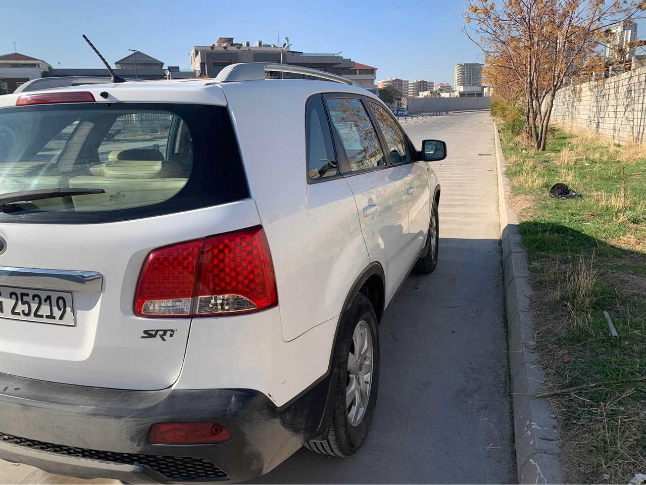 سلام علیکم سیارە کیا سورینتو 
مودیل٢٠١٢ شاش ایباد، کامیر،٣مقطع ٧ راکب، مکینە مفتوحە ما عندە ای مشکیلە ,بس جملغي یم سکن صبغ ،اربعة سلندر ،عندة بطاقة بنزین,گیر ما عندە مشکیلة, تایات جدیدە،کل اشیاء جدیدە,سنوی باقیە سنە, رقم اربیل , باسمی تحویل و غرامە بشرط, 
سعر 157
معاملە , مکان سلیمانی
*********** 

بەناوی خوای گەورە سەیارەی کیا سورینتو مودیل ٢٠١٢ شاشە ئایپاد ،کامیرا،سی ریز کوشن ٧ نەفەری ،مەکینەی کراوەتەوە،تەنها جەملغی لای سەکنی بویاخە،تەرزەی نیە ،جوار پستون،بیطاقەی بەنزینیشی هەیە،گیری هیج کیشەی نیە،تایەی تازەیە،هەموو شتیکی تازەیە، سەنەوی سالیکی ماوە بەسەرجی رەقەم هەولیرە،بەناوی خومەوەیە تحویل و خەرامە بەشەرت ،نرخی 157 معامەلە,شوین سلیمانی
*********** السليمانية, العراق
