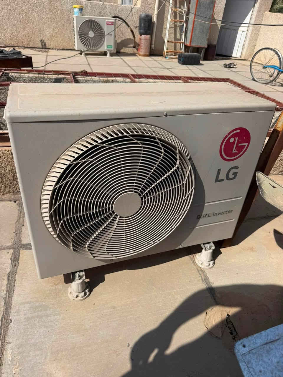 السلام عليكم سبلت LG طن ونص انفيرتر اخو الجديد ضمان ١٠ سنوات مكفول حتى من التصليح بارد ثلج للبيع سعره ٦٥٠ الف عنوانه حي الجامعه  ***********

