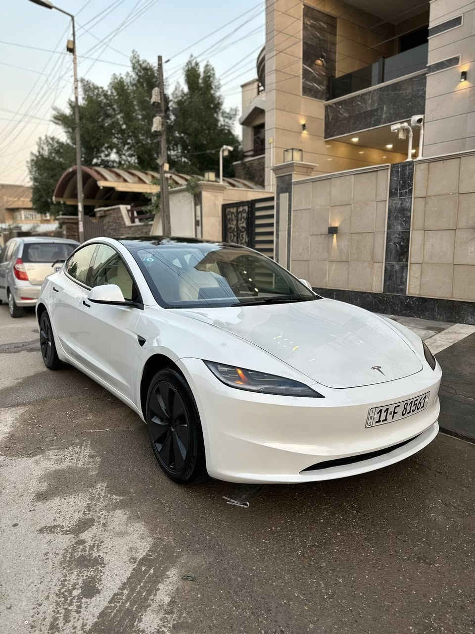 السلام عليكم
تسلا موديل 3 (2025) LONG RANGE مدى طويل
🔋الشحنه الوحده🔋 تمشي من 650 كلومتر الى 700
‏ 🆕 (Performance) الجديدة. 

السياره اني مستورده داخله جديد
رقم بغداد بسمي ترقيم جديد
مكاني بغداد زيونه 
‎ السيارة وارد أمريكي موديل 2025. �
* km8000. معروضة للبيع بمسافة مقطوعة
* السياره بعده زيرو جديده جداً
* 
* تسارعاً قوياً من 0 إلى100 كم/س في غضون 2.9 ثانية. 🚀🚀🚀�
* تبلغ قوتها 510 حصان وعزم دوران يصل إلى 740 نيوتن متر.
* السياره فول موصفات اجه بشكل جديد
* شاشه خلفيه للتحكم 
* معروفه موصفات التسلا 1/1
* حادث السياره صبغ الجملغ الخلفي
* و صبغ قبق الجنطه الخلفي 
* قطعتين خلفيه صبغ
* السعر (220)$ ورقه او بي مجال
* اي استفسار وتساب او اتصال 
* عل الرقم  ***********
