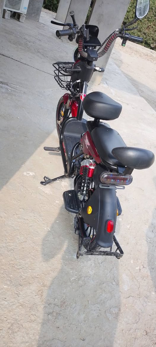 دراجة شحن للبيع 
ماشيه 407كيلو بعده جديده 
سعره 500
للتصال ***********
