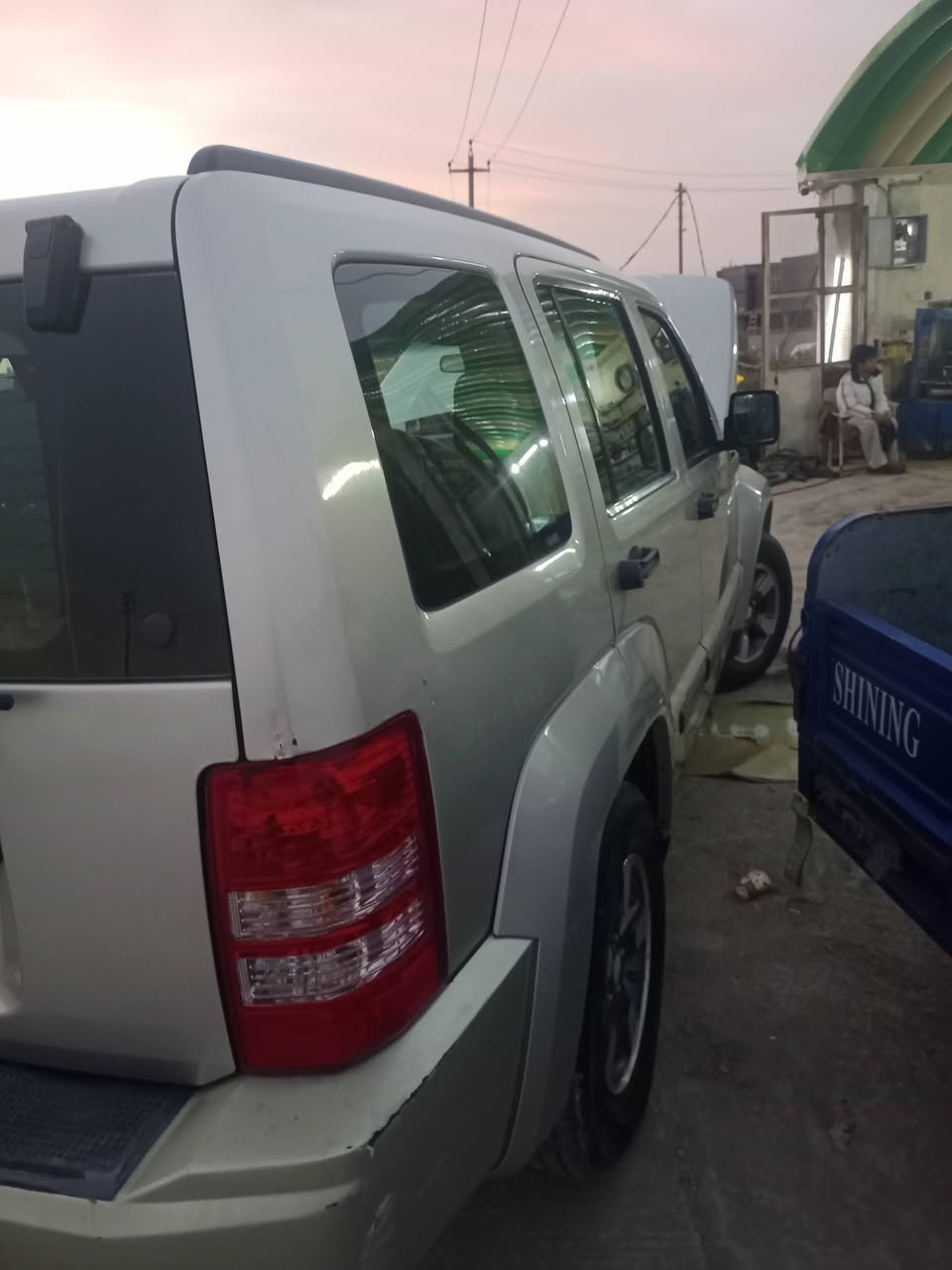 جيب ليبرتي 2009للبيع مكاني ناصريه رقم بغداد انكليزي بأسمي السعر 95 ***********
