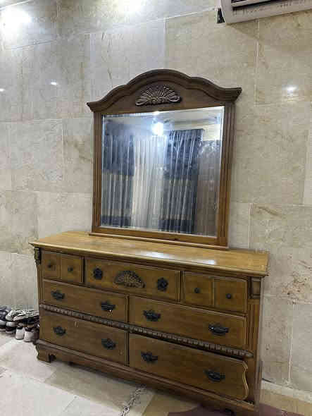 كنتور 6 باب mdf درجة اولى واخو الجديد استخدام كلش قليل 
ارتفاع 237
عرض 240
بيبان جكات
السعر 200 وبيه مجال بسيط

ميز تواليت السعر 100 وبيه مجال

العنوان كربلاء ***********
