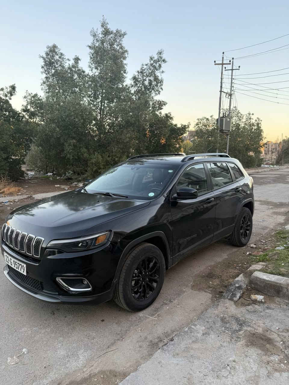 سلام عليكم جيب (بزون) شيروكي موديل 2023 بلاك ادشن فول مواصفات ماعده البنراما وارد كندي 
كشنات جلد 
تدفئا كشنات وستيرن 
كشنات كهرباء صندوق كهرباء 
اوتو بارك وتو هولد 
سايد بريك بصمه 
كروز سرعه اوامر صوتيه 
هيتر مرايه 
نقطه عمياء 
وهواي بعد من الزنون بلادي 
و لد امامي خلفي 
فور ويل 
اربع انضمه قياده 
وماشيه (64000 الف km) كيلو 
حادثها جاملغ الامامي جها السايق مبدل ومصبوغ وبنيد  
مكاني بغداد حي الجهاد رقم (***********)
السعر (160)
