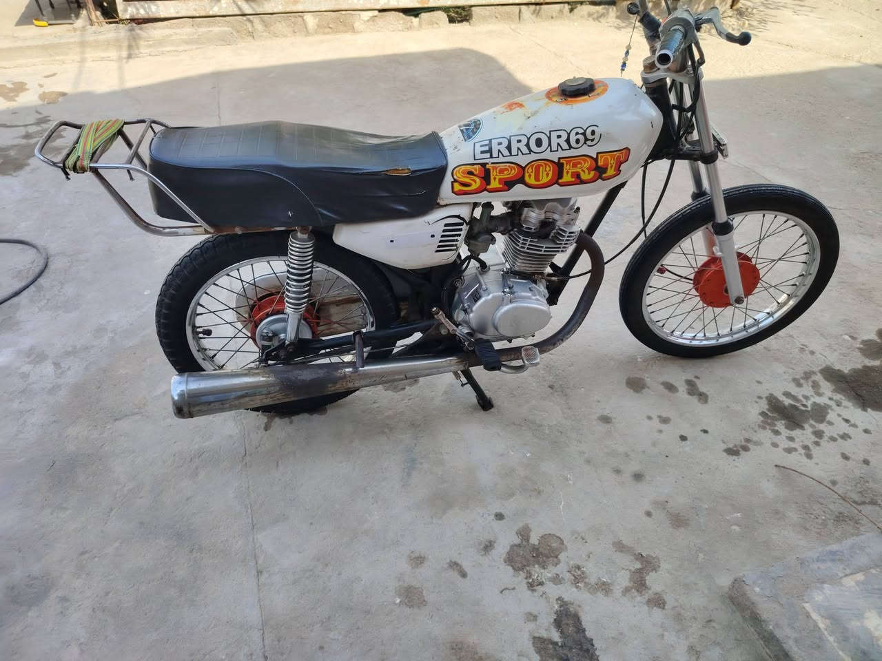 سلام عليكم  دراجه نامه شلامچه دراجه ادوات مكفوله من السرقه فقط دراجه حلوه ونشطه  مكاني بصره هارثه حي الانتصار سعر 400وبيهه مجال رقمي ***********
