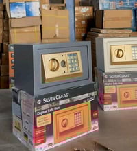 قاصة صغيرة • صندوق آمن • هيكل معدني