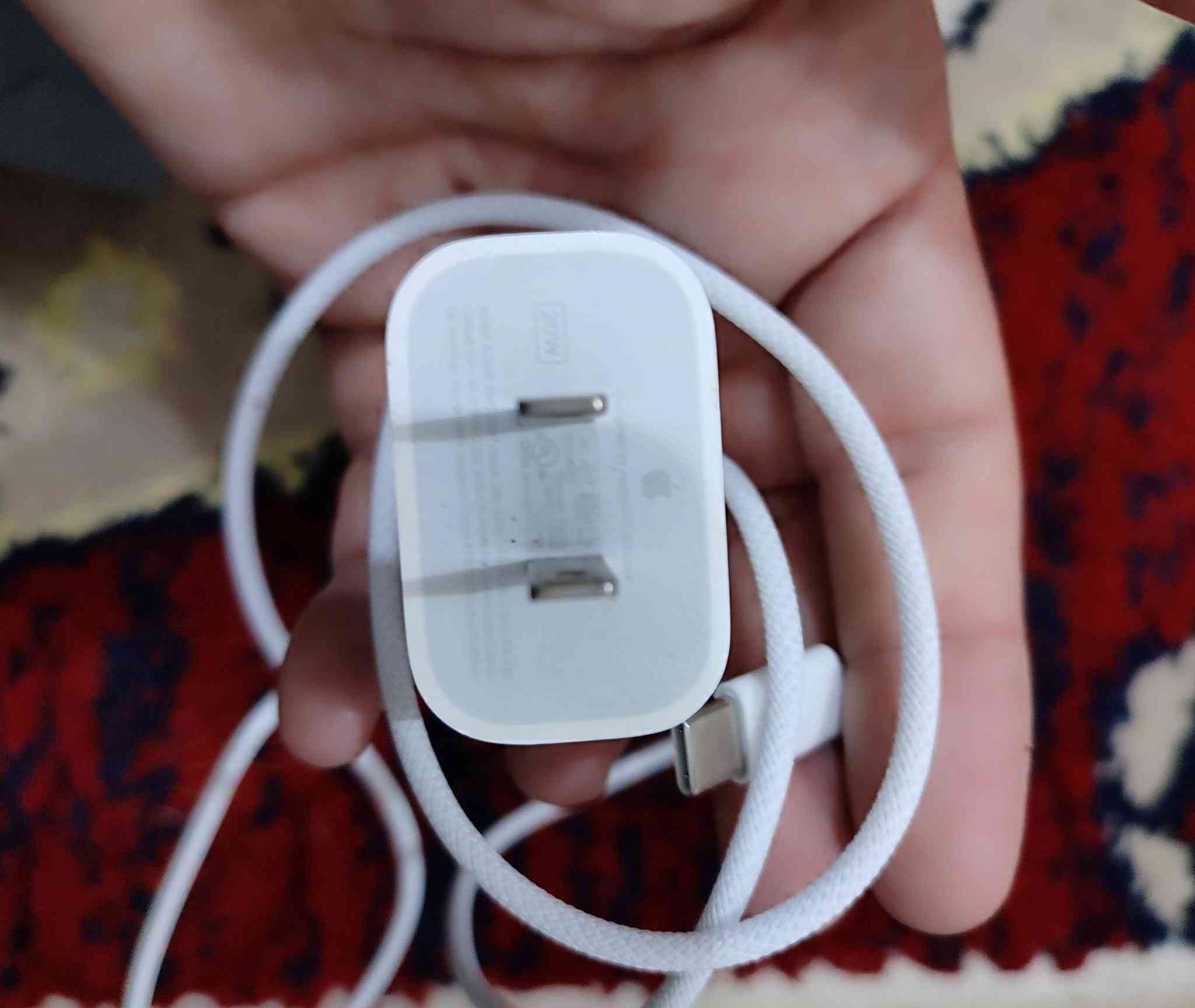 شاحنه ايباد 11 برو m4
اصليه كامله مع كيبل كتنان الاصلي 
مستعمله قليل سعرها 35 قفل نهايتها 
مكاني نجف ***********
