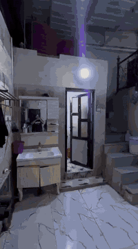 السلام عليكم
بيت للبيع في منطقة الشعلة الحيانيه 

البيت يتكون من طابق و نصف بناء حديث 

تفاصيل البيت 

يوجد محل ضمن البيت 

 أربع غرف نوم غرفتان في الطابق الأول و غرفتان في الطابق الثاني 

استقبال كبير 

مطبخ حار بارد 

حمامات شرقي و غربي 

ملاحظه / الدرج خارجي للغرفتين الطابق الثاني و يوجد مساحه للبناء في الطابق الثاني 

سعر البيت 130 مليون 

ونرفق لكم تصوير البيت 

ومن الله التوفيق

2026/1/16 

للاستفسار/ مكتب عقارات انوار الزهراء 

***********
