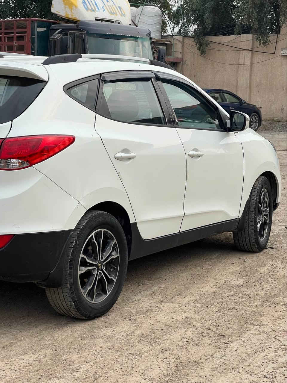 السلام عليكم توسان خليجي موديل 2012 صبغ عام مكفوله شواصي ولغود مكينه 2000 دوش صدر جديد تخم تاير جديد رقم ديالى بسمي سيارة حلوه ونضيفه 
السعر 97 ورقه وبيها مجال 
رقم الهاتف ***********
أحمد ناصر الساعدي بغداد, العراق
