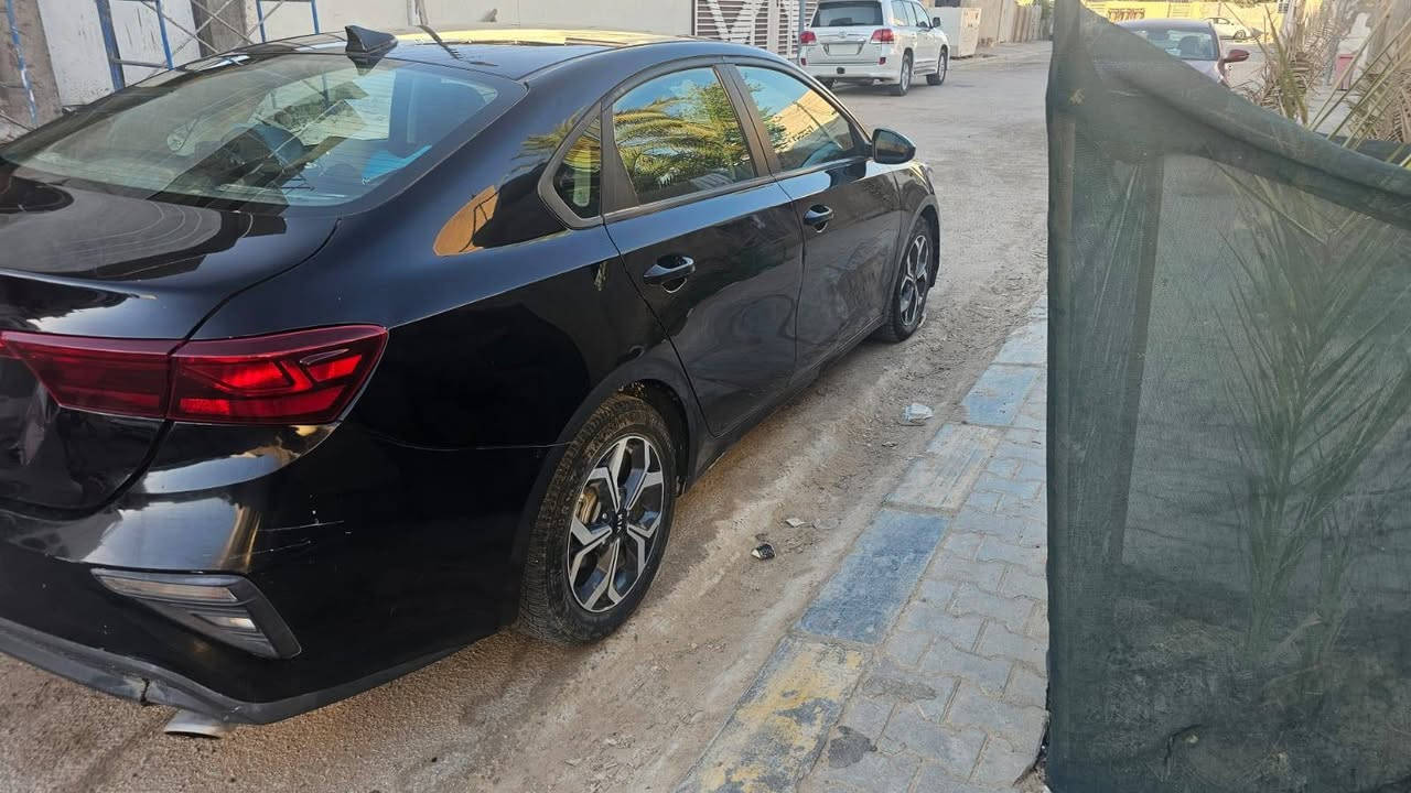كيا فورتي موديل ٢١ قادسية معوقين بعد سنتين تصير حرة عندي بيها وكالة عامة وراعيها موجود السيارة حلوة ونظيفة للجناي ميخسر عليها ربع وصور الحادث موجود
***********
***********
