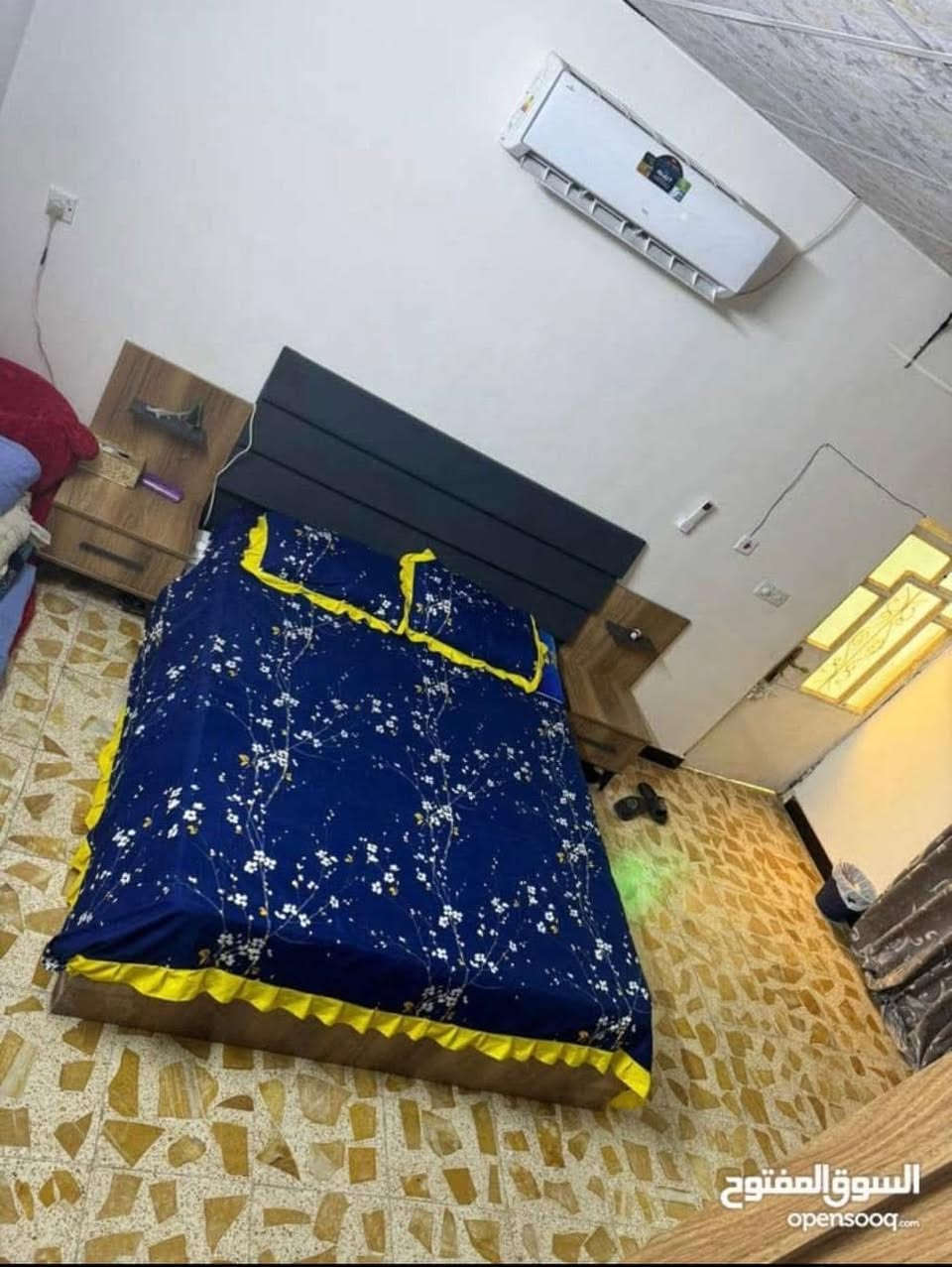 السلام عليكم 
بيت تابع لمجمع الامانة للبيع موقع ممتاز بغداد شارع فلسطين مقابل مطعم الابتسام داخل فرع مدينة ألعاب فانتازيا لاند
 يتكون من 3 غرف نوم واستقبال كبير مع الملحقات كاملة 
البيت جاهز من كلشي ماء كهرباء مجاري كامل من كلشي 
السقف سندويش فقط الاستقبال شيلمان مساحة + 150 متر 
للاستفسار على السعر الاتصال على الرقم 
 موجود واتس اب
***********
