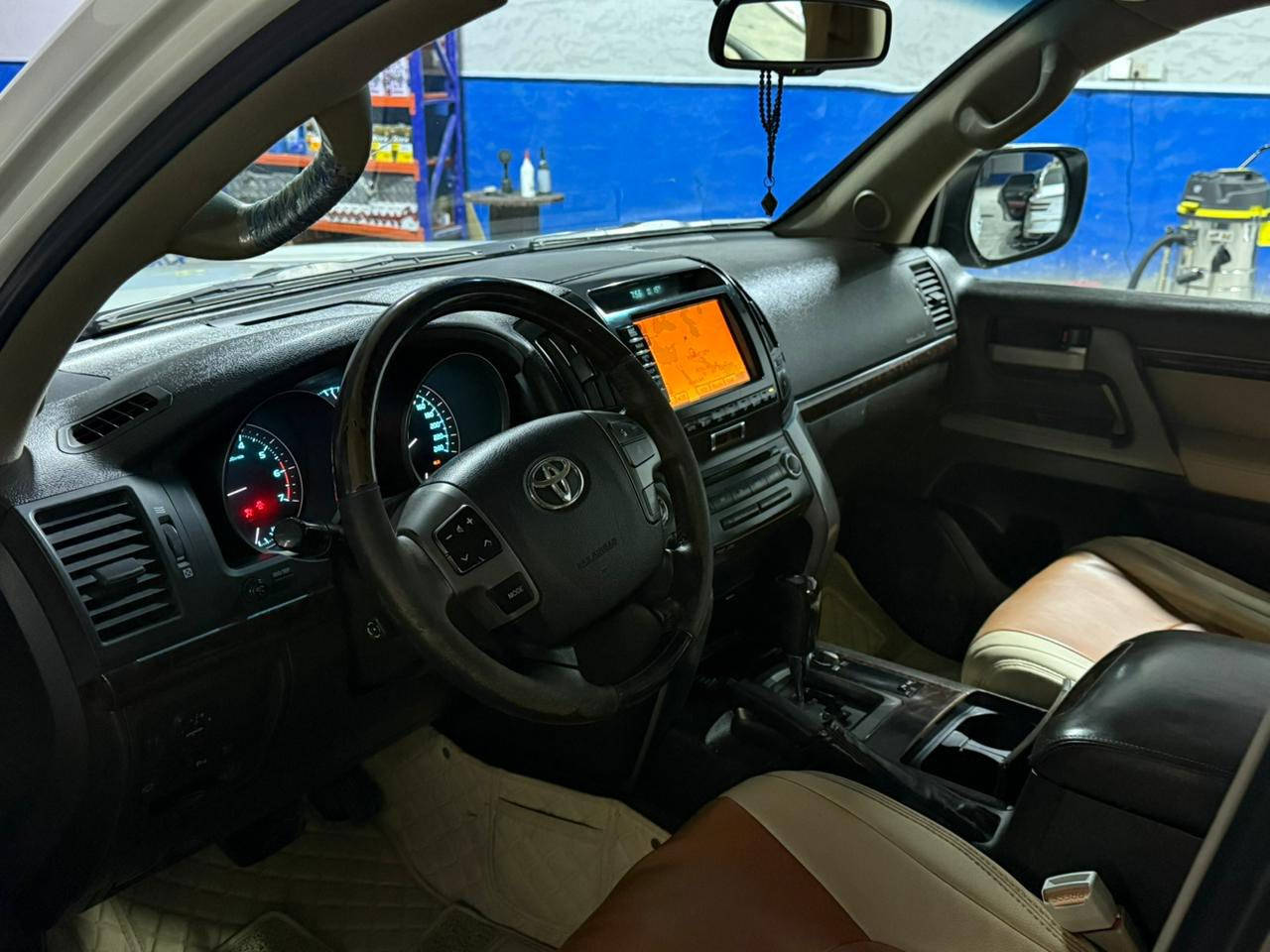 لاندكروز vxr 2010 رقم بابل باسمي
السياره ماشية ١٩٢ الف حقيقي على إيد وحدة من الزيرو مواصفات لكزس محرك ٥٧٠٠ كشنات كهرباء أربع بصمات ومعروفة مواصفات الvxr 
السيارة كفالة عامة عدة الدعاميه الخلفية صبغ وجزء يم قبق البانزين مرشوش بدون معجون 
السعر ٣٢ الف مكان السيارة حلة شارع ٤٠
***********
