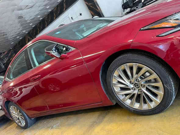 لكزز لاكجري
موديل 2021
اللون احمر
بانوراما
كشنات جلد
كراسي كهرباء
تحكمات
بيها 3 قطع تبديل جاملغ وبابين عكس السايق
ماشيه 80 الف
محرك 2500 هايبرد
فول مواصفات 
بغداد حي الجهاد نزلة جسر العامرية معرض قرطبة التواصل ***********
 شركة لؤلؤة الناطور لتجارة السيارات الحديثة
