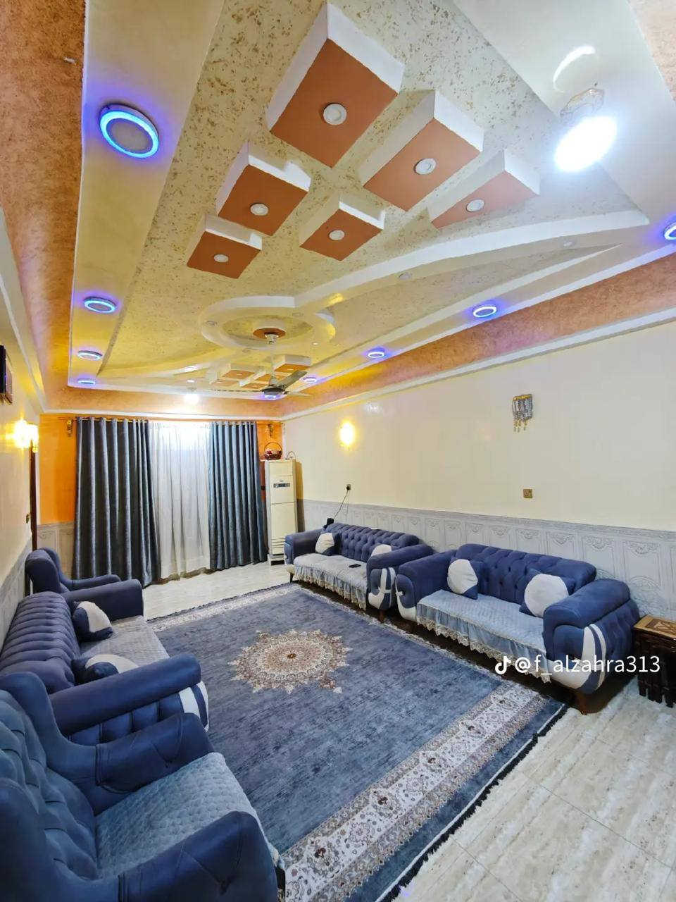 بسم الله توكلنا على الله
دار للبيع رقم مساحه 200متر 
بناء حديث درجه اولى طابق واحد سنه البناء 2020
الاستقبال 4×7
المطبخ 4×5
غرفتين 4×5
صاله 8×4,70
طارمه كبيره +صيحات 
مناور عدد 2
العنوان نهاوند الثانيه قرب مدرسه عزيز العراق الاستفسار اتصال او واتساب 
***********
***********
