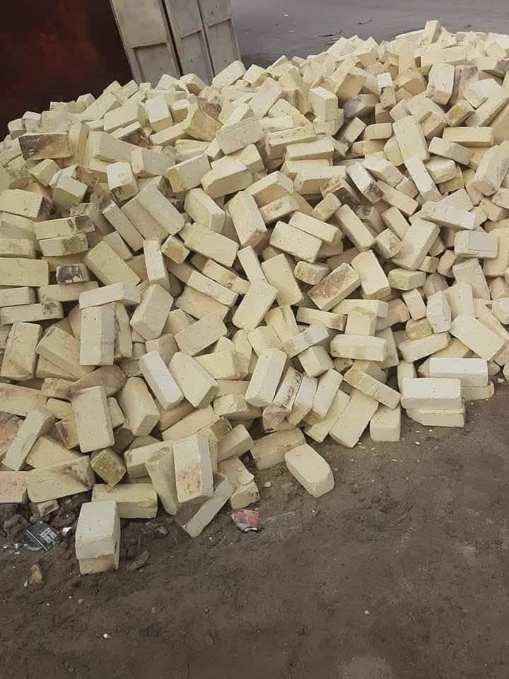 السلام عليكم يتوفر طابوق جميع المحافظات وباسعار مناسبة شرصالمكلاب  العدد طابوك 4000 ـــــــــ300قابل زيادة *********** @***********
