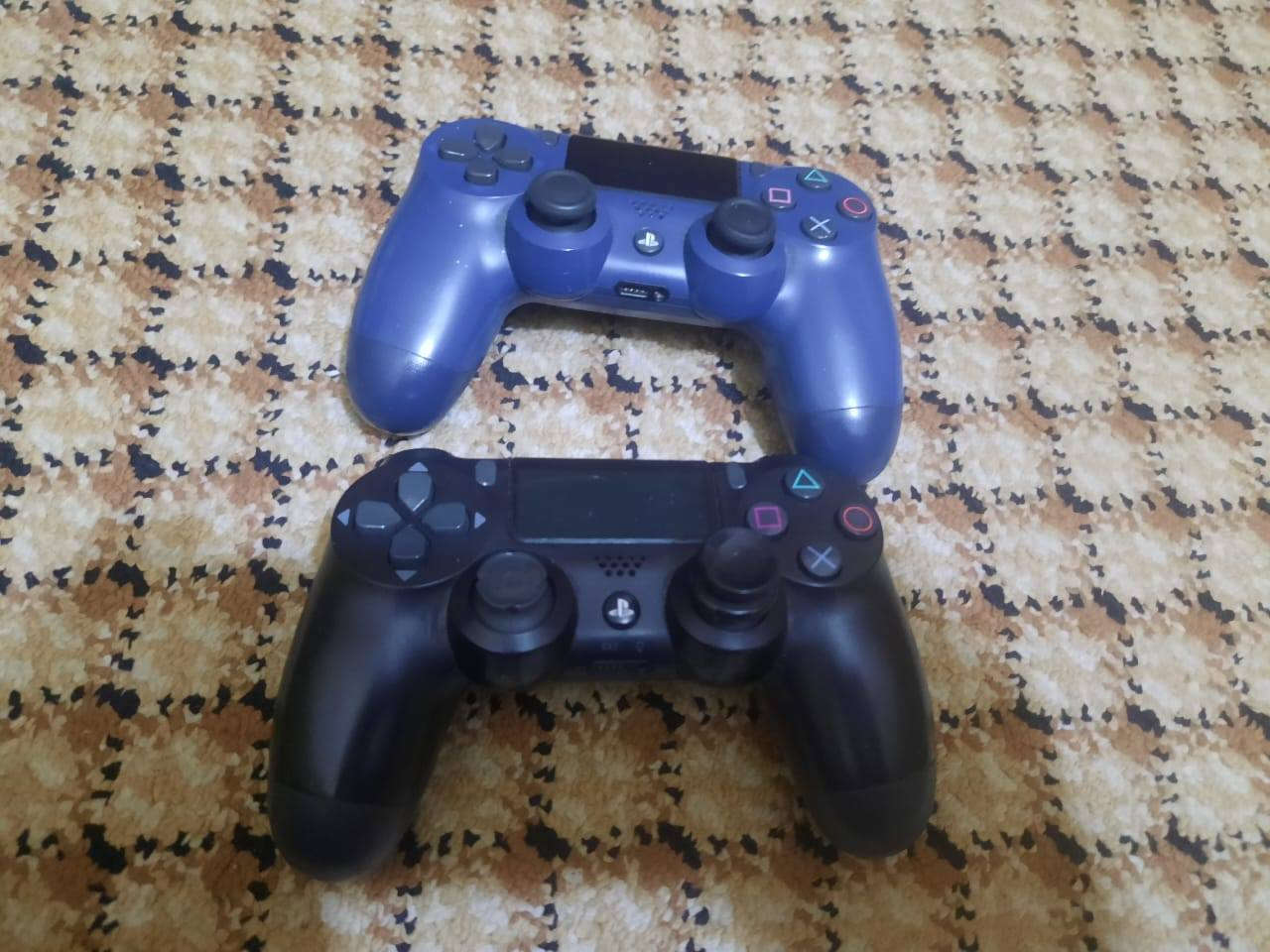 السلام عليكم ps4 للبيع
بلي 4 سليم نضيف مفتوح فقط للتنضيف استعمال سنة وياه جوستكات ثنين واحد بيه ثكل ب L2و R2 واحد شغال مية بلمية بدون مشاكل فقط ثكل بدكمة التشغيل، وياه اقراص ثنين وحساب قديم محترف بيه 18 بلاتينيوم و 25 لعبة منزلة، مع العاب ps plus تصير 46 لعبة كلهن العاب قوية.
السعر مع الحساب 350 الف
 بدون الحساب 250 الف
قيمة الألعاب الموجودة بالحساب فوك ال 1500 دولار
التواصل خاص للمهتم مكاني بغداد/كرخ٢/الشرطة الرابعة/شارع جامع الكبيسي، رقمي *********** للمستعجل
