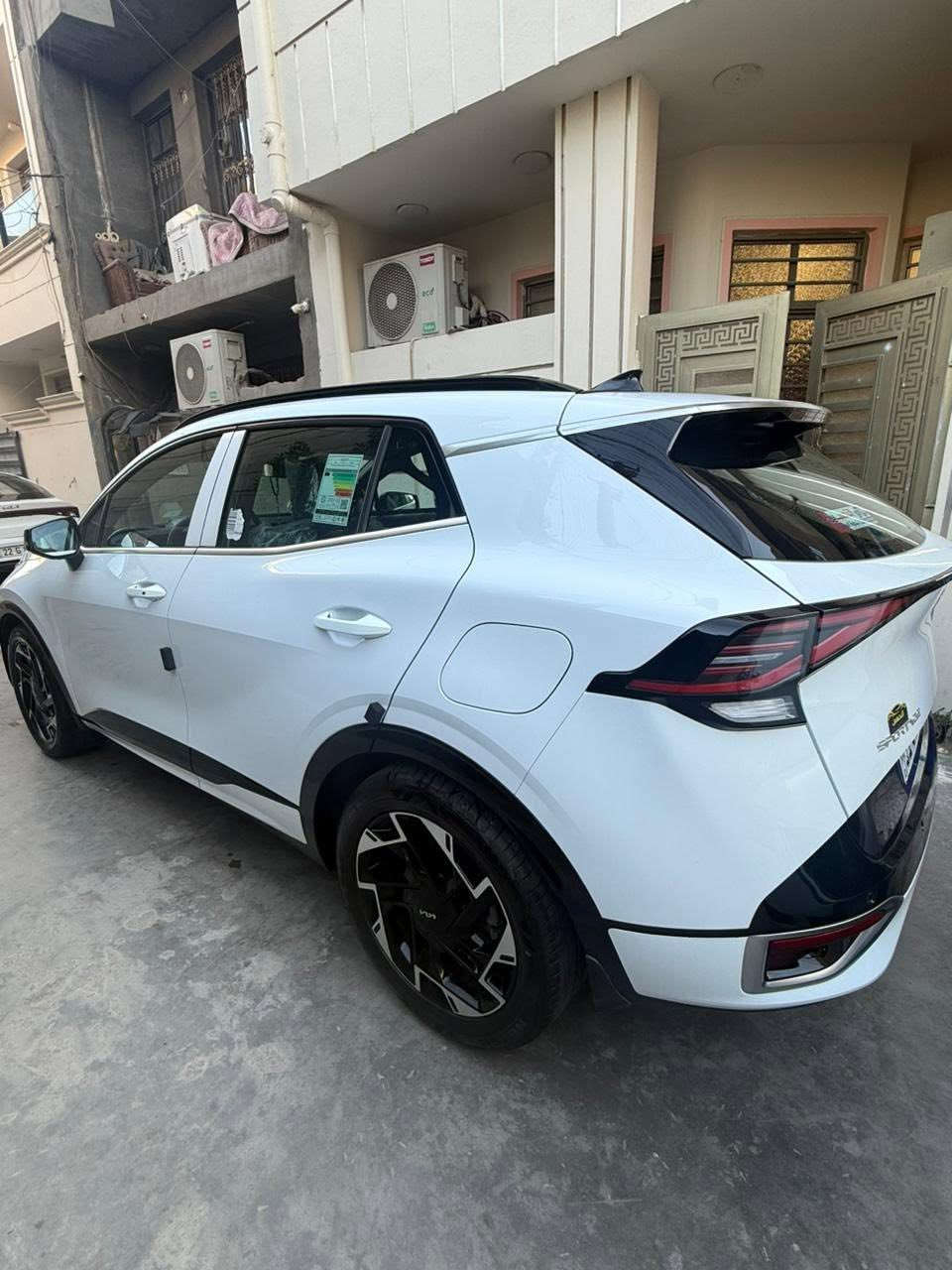كيا سبورتج GT LINE خليجي
الممشى 12000 بوضع الشركة

* محرك 2000 دوش
* ناقل حركة أوتوماتيكي 6 سرعات 
* جنوط رياضية 19 
* سقف بانوراما
* تشغيل بصمة ودخول ذكي
* شاشة كبيرة تدعم Apple CarPlay و Android Aut
* كاميرا 360° وحساسات أمامية وخلفية
* مقاعد جلد رياضية GT-Line
* تبريد وتدفئة للمقاعد الأمامية + تدفئة ستيرن
* شاحن لاسلكي
* مثبت سرعة ذكي
* نظام المحافظة على المسار
* مراقبة النقطة العمياء
* مصابيح LED أمامية وخلفية
* 6 وسائد هوائية
وبعد هواي مواصفات ال GTLINE 
السعر 25800
للتواصل ***********
