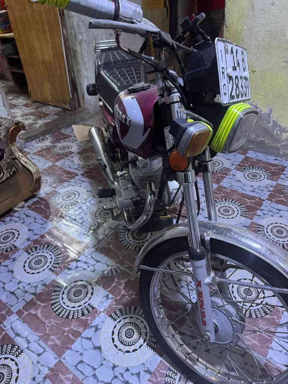 سلام عليكم دراجه نامه شلامجه مديل ٢٣ طالعه بل ٢٤ نضيفه ومامفتوح بيه برغي سنويه ورقم سنويتها تنتهي بل ٣٠ سعر مليون و٨٠٠ بيه مجال حك جيه ( متواجد وتساب ***********
