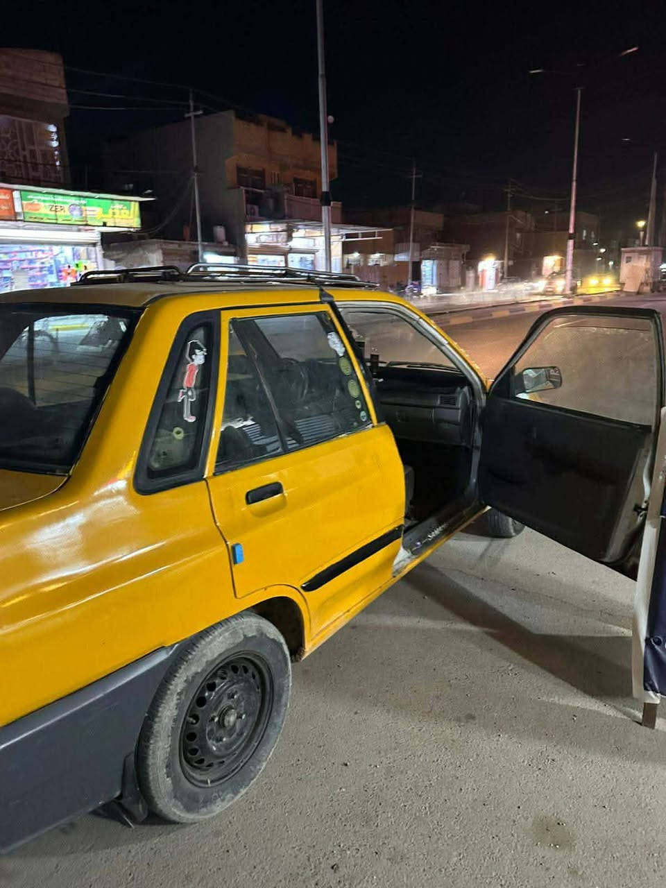 السلام عليكم سايبه للبيع موديل 10 رقم بغداد مشروع وطني السعر 17ورقه مطلوبه هيءه  وغرامات 600ينزلن من سعره محرك بي تبخير 
كير مكفول مصبوغة عام للجماليه بدون حادث 
مكان السيارة واسط الشراي يتصل على الرقم ***********
