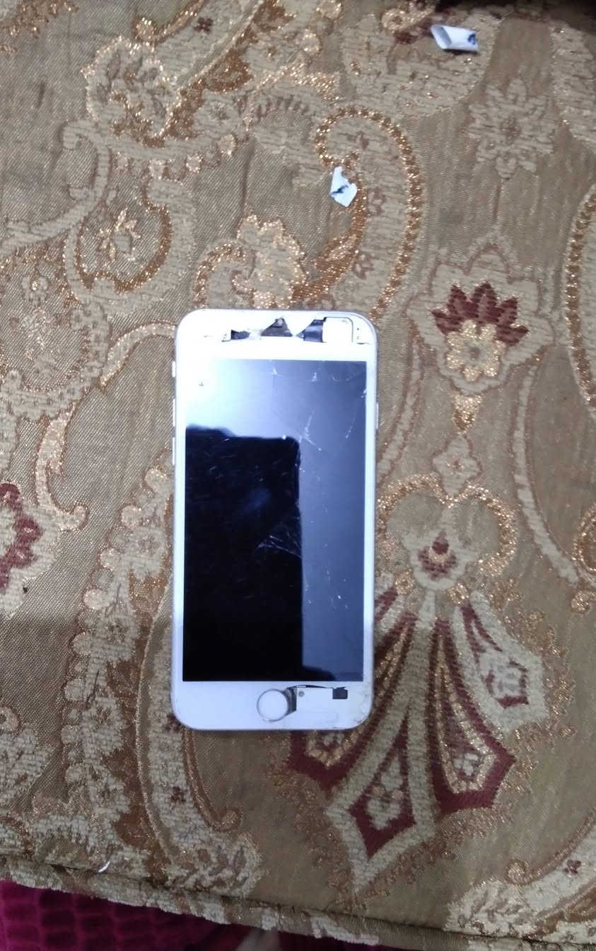 السلام عليكم متوفر ايفون 6 عادي البلازما مكسره مثل ما مبين بالصوره شغال كلشي مابي لمس يشتغل طبيعي بطاريه 100 وجهاز سامسونج جي 4 فقط الشاشه بيههه خطوط ضاربه بس يشتغل لمس كلشي مابي ابيعهن ثنينهن سوه السعر 50 الف وبيهن مجال كلش قليل تواصل خاص او مراوس ثنينهن شعندك دزلي


**إذا كنت صاحب هذا الإعلان وتريد حذفه لأي سبب، رجاءا أرسل رسالة إلى الدعم الفني**