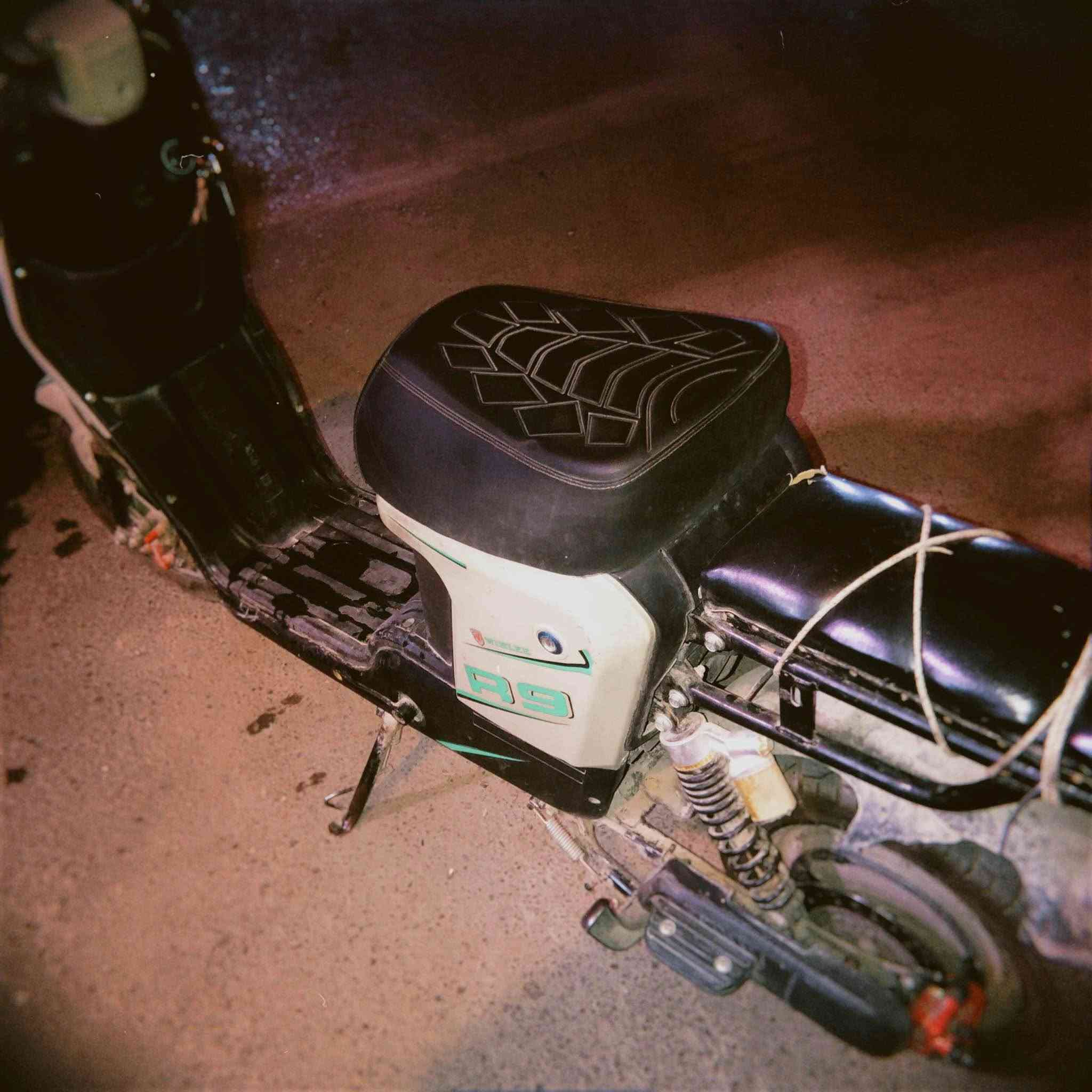 R9 للبيع بطاريات  مصار فترة من غيرتهن 
مواصفاتها 
4 سرع 
عالي ناصي
نضام رجوع R 
وباقي التفاصيل
السعر 350 وبيها مجال 
مكاني بغداد بارك السعدون 
*********** بغداد, العراق
