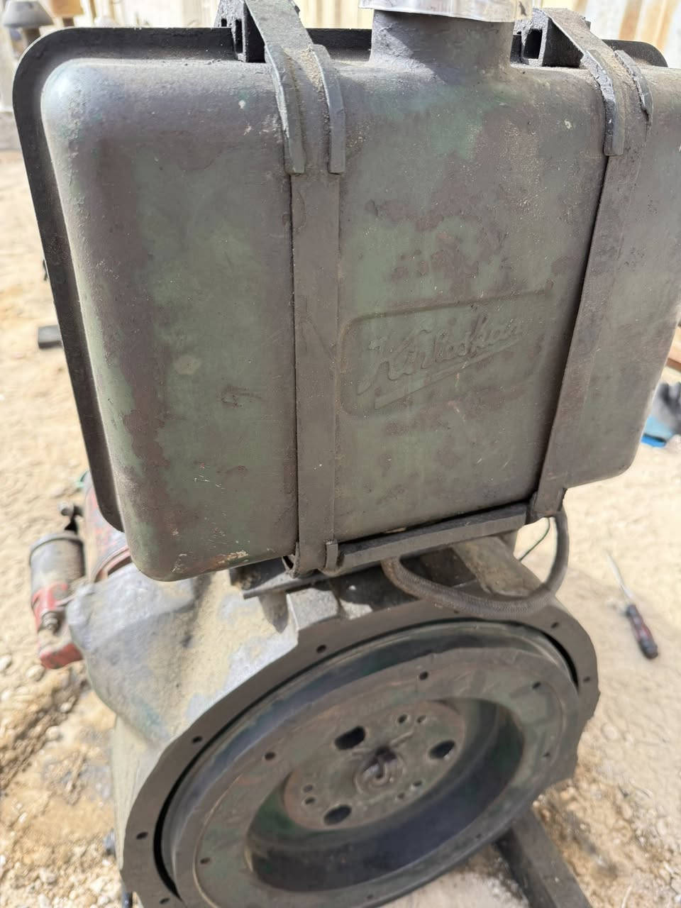 سلام عليكم محرك هندي نوع كلسكار بستمين
تبريد هواء سلف بلادي 
المحرك يشتغل بس يصعد رون
 تجفيت جديد بوش بستم رنكات 
السعر 500 وبيه مجال 
العنوان كربلاء البوبيات ***********
