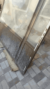 جام خانه المنيوم الطول 3م تقريبا
العرض 3 م تقريبا سمك الجام 6 م 
السعر 250
هاتف 📞 ***********
