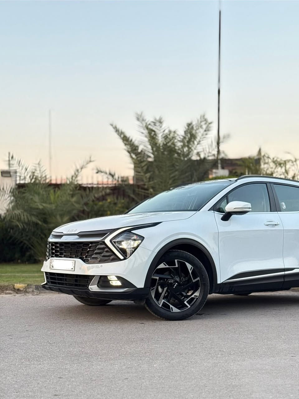 لسلام عليكم سبورتج موديل 2023 خليجي ضمان شركة اكدال ضمان 5 سنوات او 100 الف كيلو سياره فول واحد على واحد محرك 2000 دوش وسيارة مكفولة كفالة عامة مكفولة من صبع وبارد ورصعة وسيارة على وضعية شركة ماشية 80مواصفات سيارة / بصمة تشغيل عن بعد شاحن واير ليس شفتات ستيرن وسايد بريك بصمة وثلاث تحكمات انضمة قيادة وكشنات جلد كنتارا وكشنات تدفئة تبريد كرسين كهرباء وحساس خلفي امامي رادار + نقطة عمياء وتبريد شاشه + تبريد قطعتين وصندوك كهرباء وفتحة سقف بانورما وبعد بيها مواصفات اكثر 

السيارة رقم اربيل 
المكان / الدوره 

وهذارقمي ***********
