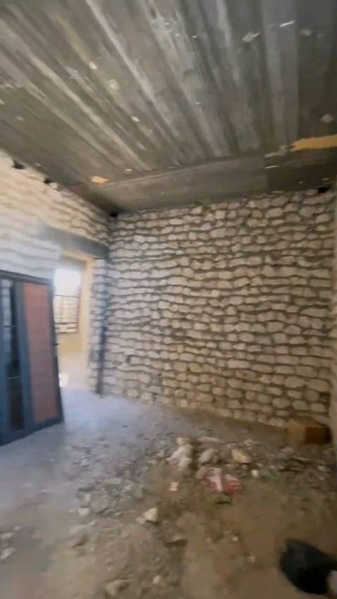 السلام عليكم بيت للبيع طابو زراعي
 زنكوره ناحية اليرموك قرب مدرسة الخوارزمي قريب من بيت الشيخ طالب العياده شغل درجه اولى
مساحة الأرض 200 متر 
مساحة البناء. 180 متر 
 الطابق الارضي بناء حجر متكون من غرفتين وصاله ومطبخ وديوانيه وحمام 
الطابق الثاني بناء بلوك غرفتين وصاله وحمام الكرسته مالت الطابقين موجوده 
السعر 60 مليون وقابل للتفاوض 
للتواصل ***********‬‏
