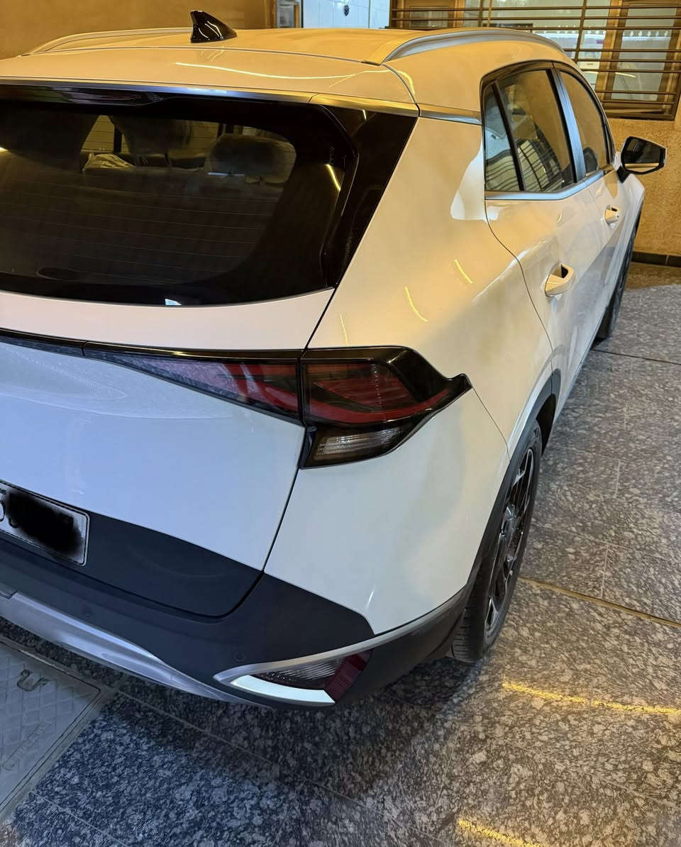 السلام عليكم
كيا سبورتج 

2025 خليجي ضمان 

ماشيه 13 

السياره نضيفه كلش وجديده 

مواصفاتهه صندوق كهرباء 

كشنين كهرباء 

ستيرن تدفئه وكشنات تدفئه 

كفاله من صبغ وتبديل بيهه رصعه وشخط بسيط موضح بالصور 

السياره ترهم بيع او مراوس 

السعر 233 وبيها مجال بسيط 

العنوان الكراده 

للاستفسار ***********
