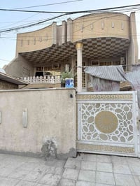 بيت 250 متر الواجه 10م والنزال 25 م يقع في منطقة الاورفلي قرب جامع اله...