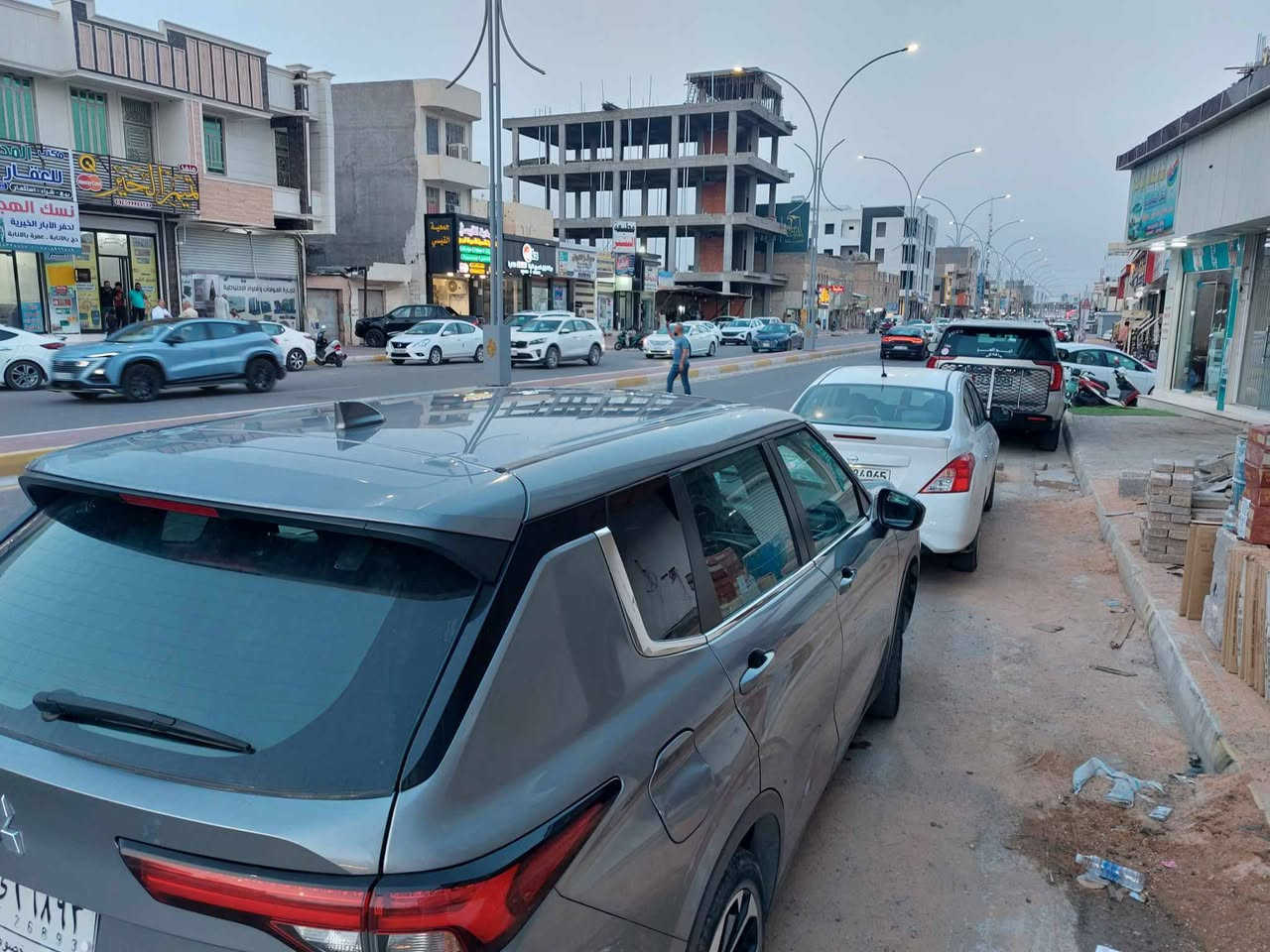 بيع او اقساط حسب القناعة
🔥ميتسوبيشي اوتلاندر2022
ياباني اصلي 

محرك 4 سلندر
حجم المحرك: 2500cc 
7 مقاعد ( المقعد الاخير للاطفال )
المواصفات
التحكم بالمراية الجانبية كهربائي
تبريد مركزي قطعتين
6 وضعيات للقيادة
شاشة دجبول الكتروني
كير شفتات للقيادة الرياضية
لايت نهاري امامي LED
إشارة ترحيب 
حساسات امامية وخلفية 
توقف ذاتي خلفي
اوتو بريك 
اوتو هولد 
كير طيارة 
ويل مقاس١٩  انش المنيوم بلادي 
كشن كهربائي ذاكرة  ( السائق فقط)
هيتر كشنات الامامية  
شاحن لاسلكي للهواتف 
كشن جلد و شامو
جميع الجامات كهربائي اوتو
تحكم ستيرن جهتين 
قيادة ذاتية و تتبع سيارات 
شاشة وكاميرا بلادي
نظام الايكو الاقتصادي
جنح خلفي 
التحكم بالمراية الجانبية كهربائي
6 سماعات
***********
***********

ماشية ٧٨
اربع قطع صبغ 
رقم بغداد تحويل مباشر 
السعر ١٧٥ و بيها مجال
