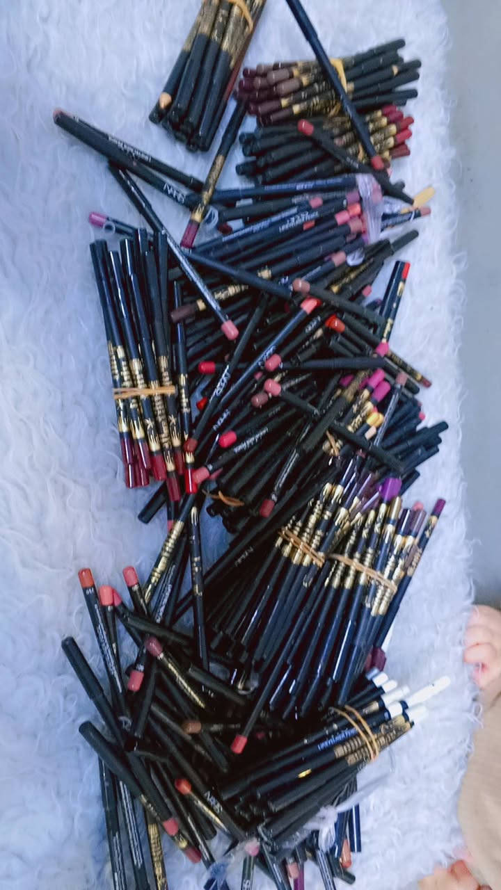 بنات بضاعه جديدة واسعارها مناسبه موجود توصيل الكل المحافظات


**إذا كنت صاحب هذا الإعلان وتريد حذفه لأي سبب، رجاءا أرسل رسالة إلى الدعم الفني**