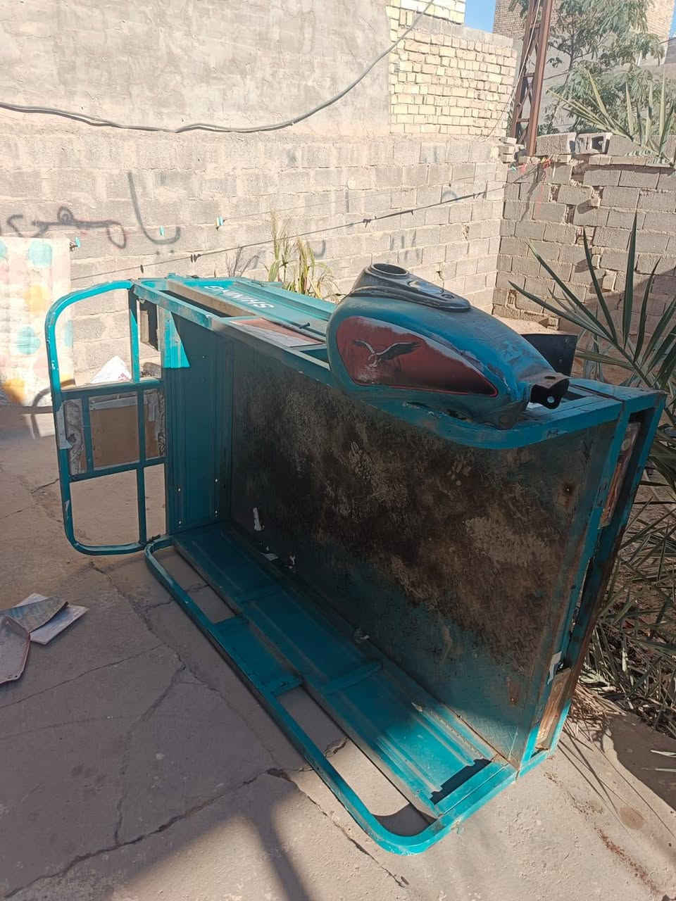 سلام عليكم بدي ستوته البيع نضيف كلش من جوه قطره الحيم مابيه وصفاح مالته معمره جديده كامل عوزه بس باب خلفي السعر 150  عنوان بغداد مدينه الصدر نهايه داخل شارع المدارس الهاتف ***********
