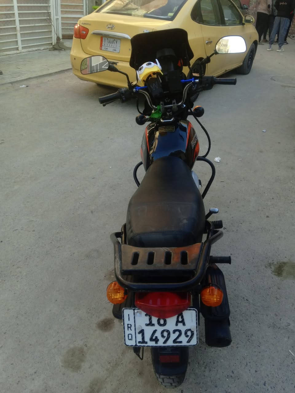 سلام عليكم بوكسر مديل 22 السعر مليونين وبيه مجال عنوان بغداد الشعب رقم ***********
