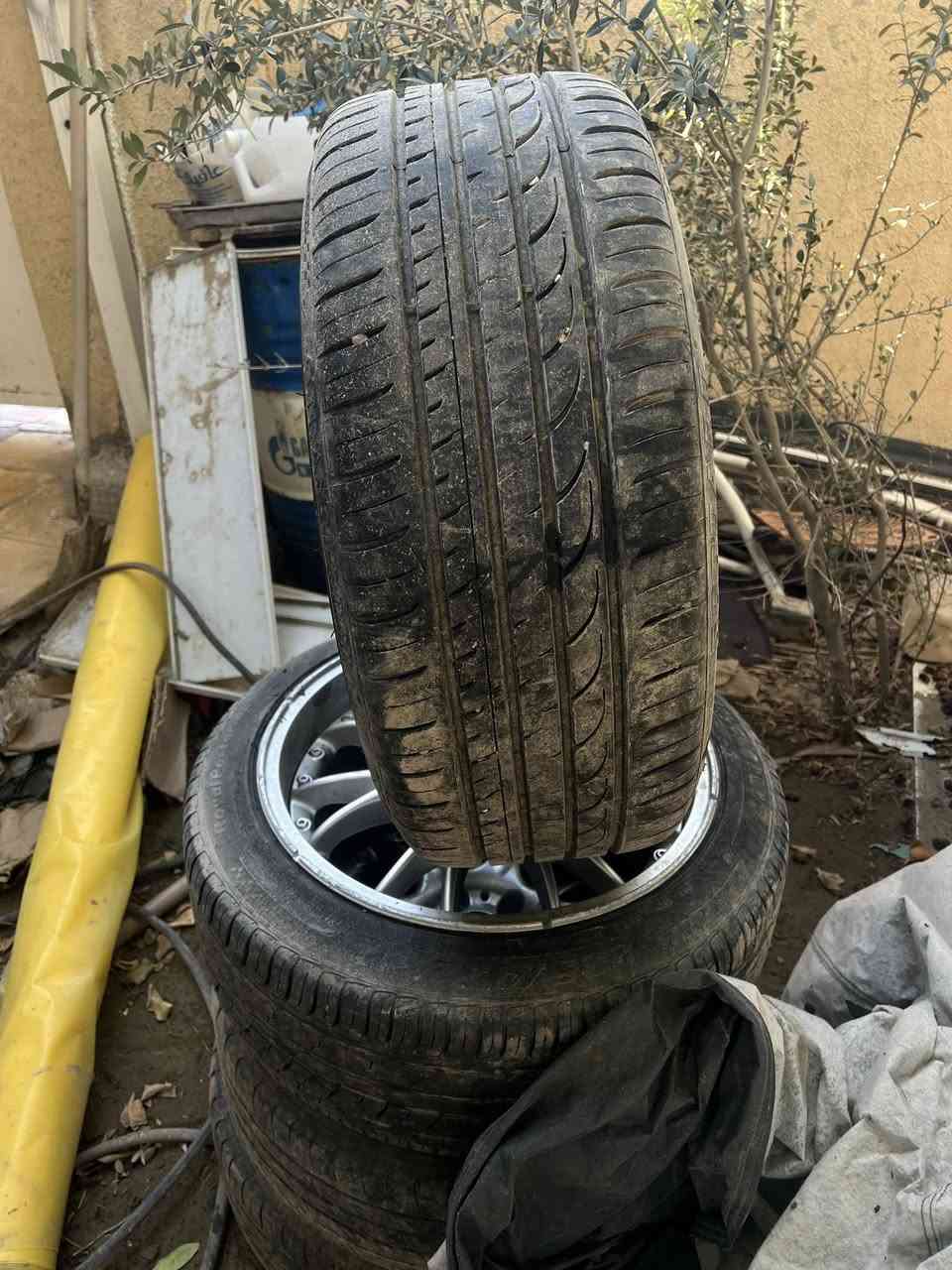 ياالله السلام عليكم 
تخم ويل BBS اصلي حاويه
حجم ١٨ توسايز
نضافته التايرات ٧٥٪؜
مابي اي تصليح او عواج
مكاني بابل مركز
السعر ٣٧٥ 
اي استفسار ***********
