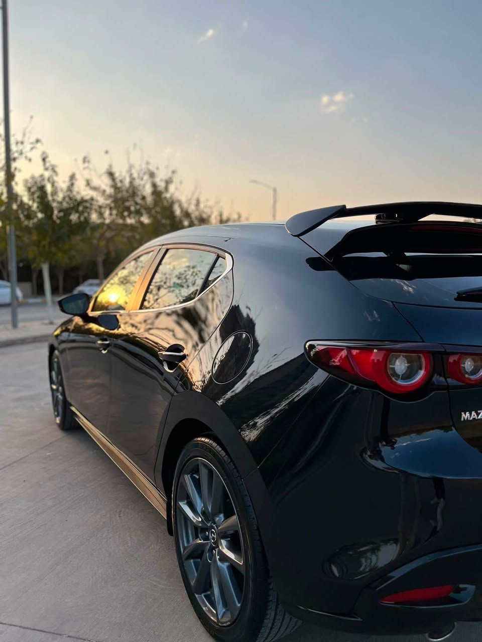 Mazda 3
مواسەفات پریفێرد پلەس٢٠٢٤  فوو مواسەفاتی بێ تۆربۆی بێ دەبل ئەکسل دوو پارچەی پێشی بۆیاخە ئێرباگی سوکان و قاچ تەقیقوە ٤٠ هەزار کیلۆمەتر ڕۆشتوە ڕۆنی تازە گۆڕاوە نرخی ١٢٧ مەعامەلە لە سڵیمانیم 
ڕەقەم تەلەفۆن : ***********
