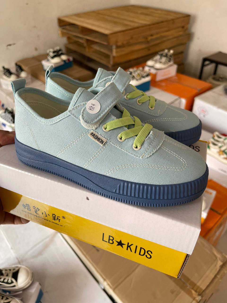 يا الله احذية سعررر 4000فقط 
كاملة القياسات و الالوان 
قياسات من 18 إلى 37 
اقل كمية للبيع 5000 زوج الان الكميه هواي 
مستوى الجودة : عالي الجودة 
مستوى النظافة : 100%‎
ملاحظة : لا يوجد  
  بدون علبه
وطلب مسبق  
  واكو الوان وموديلات بعد لي يحب يتفضل علخاص


**إذا كنت صاحب هذا الإعلان وتريد حذفه لأي سبب، رجاءا أرسل رسالة إلى الدعم الفني**