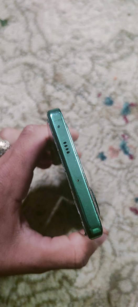 سلام عليكم جهاز تكنو بوفا 6 برو ذاكرة 256 رام 12+12 بدون غراض
. بي بس هاي الكسرة بلشاصي يم الاصبع وباقي الكسور بلزكة
للمراوس بايفون وانطي فرق.


**إذا كنت صاحب هذا الإعلان وتريد حذفه لأي سبب، رجاءا أرسل رسالة إلى الدعم الفني**